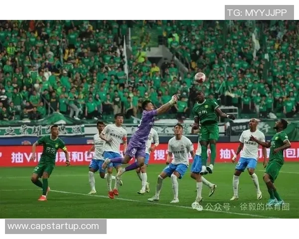 十一号球星在足球队中的重要作用与影响力解析